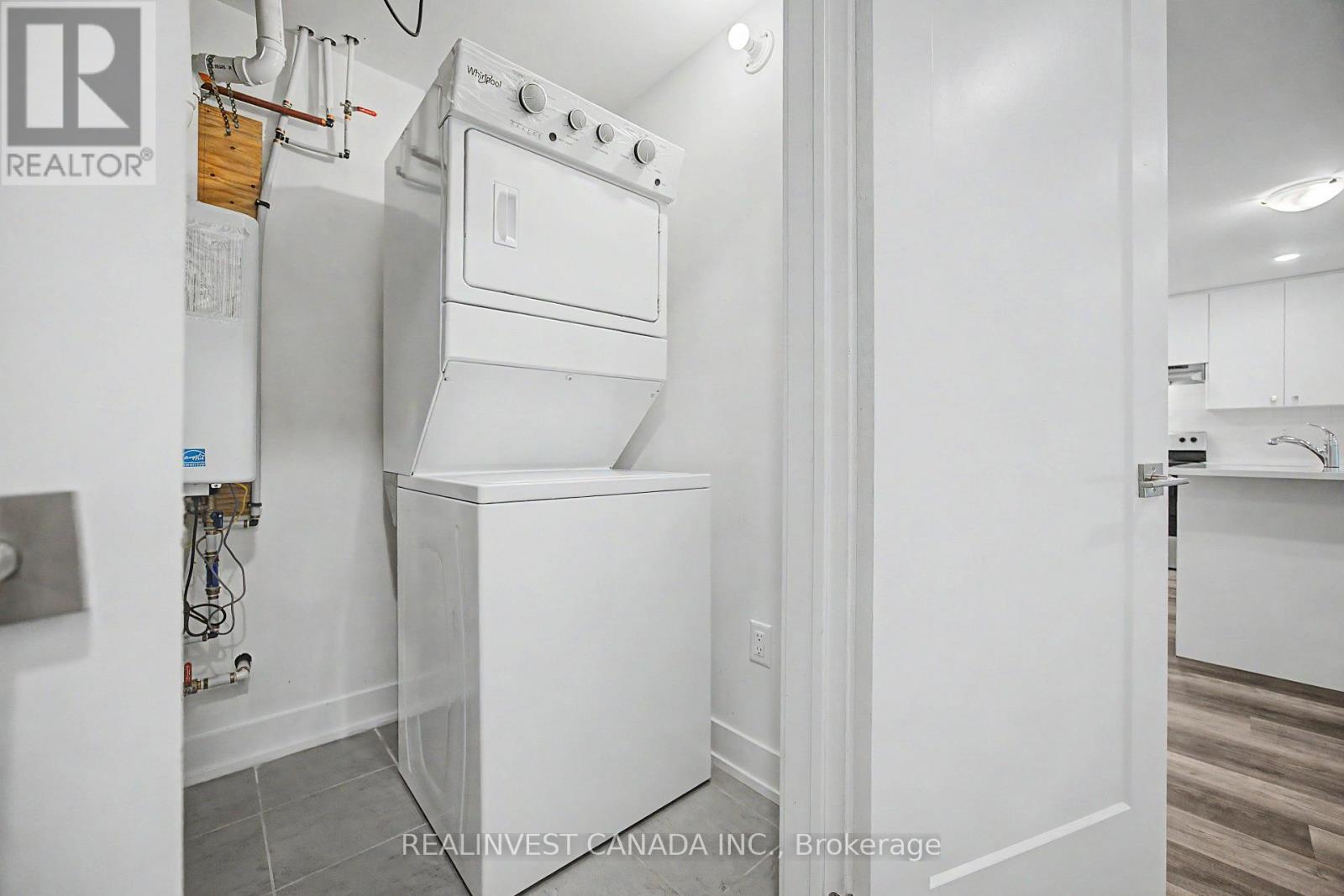 #10 3 BOND CRESCENT - Image 29