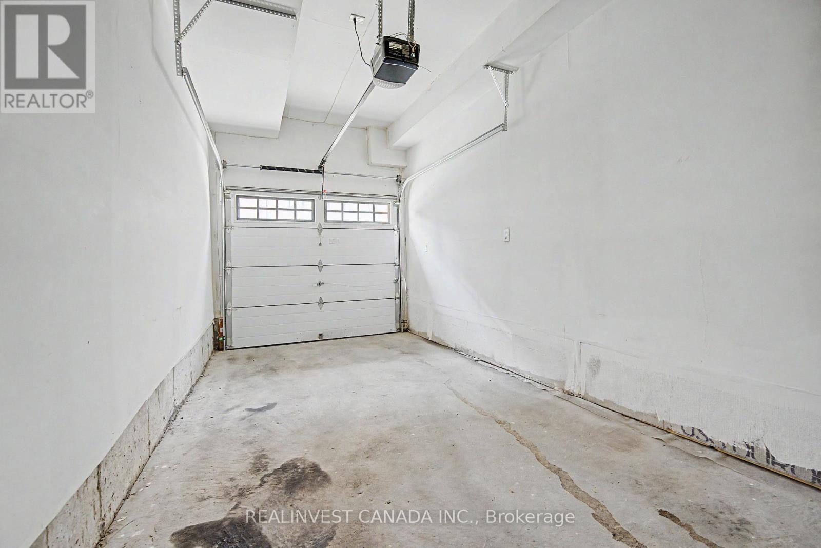 #10 3 BOND CRESCENT - 30