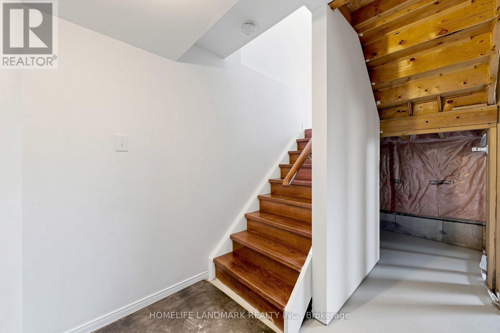 328 WINNIFRED DRIVE - Image 32