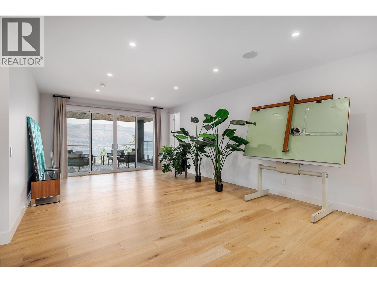 9988 Beacon Hill Drive - Image 23