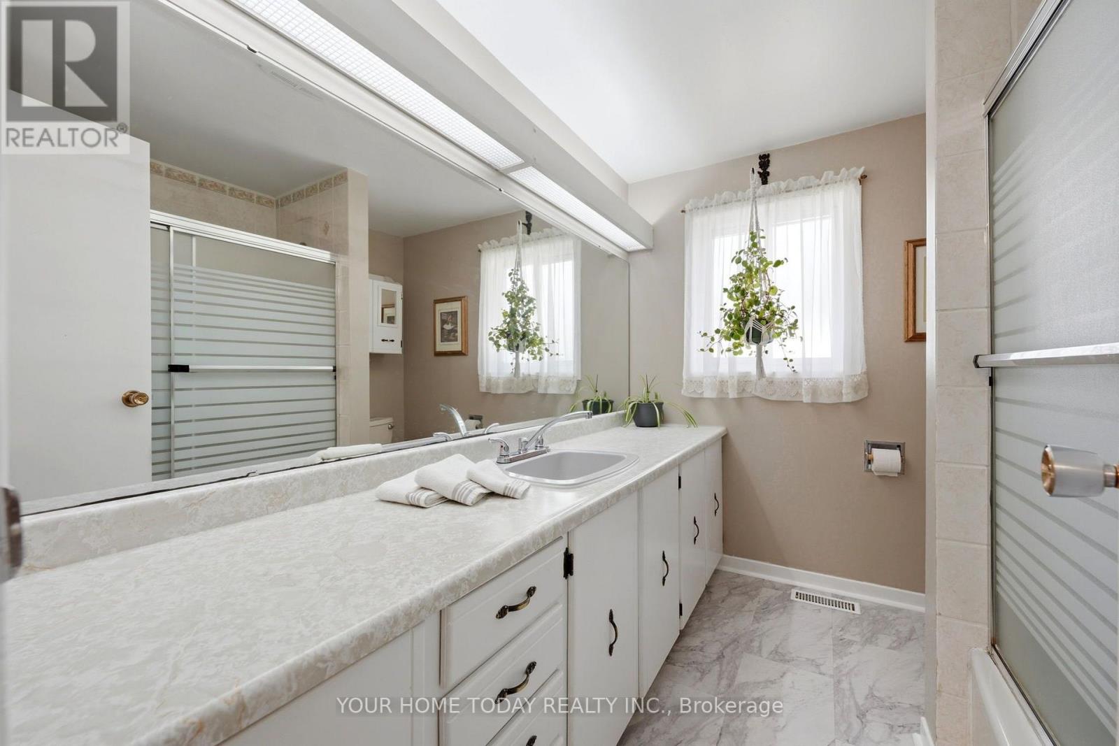 10 MARILYN CRESCENT - Image 28