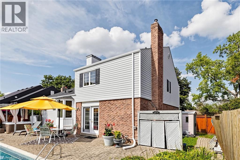 2208 LANCASTER Crescent - Image 34