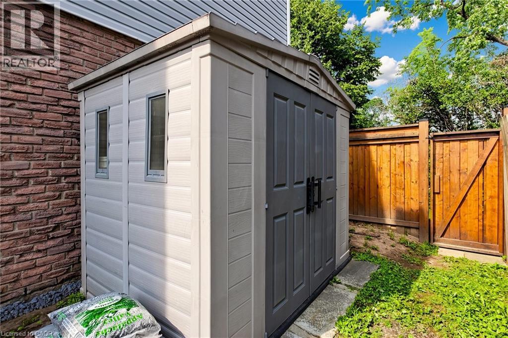 2208 LANCASTER Crescent - Image 42