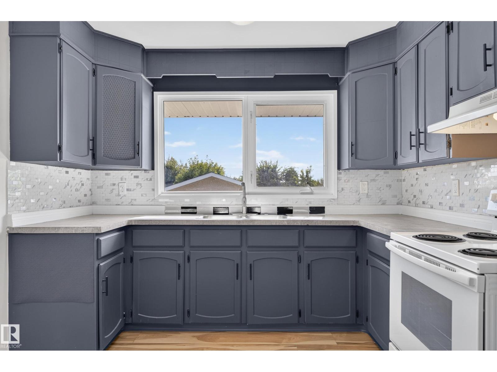 13903 87 ST NW - 10