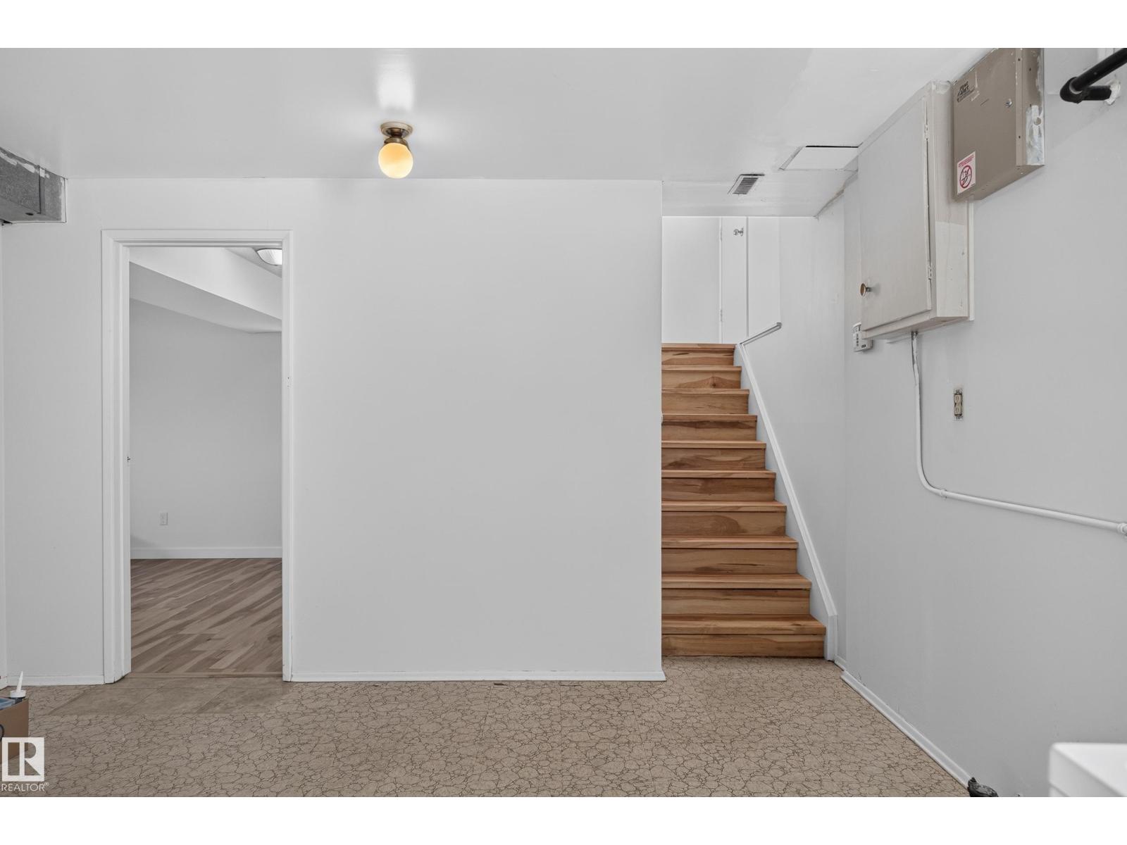 13903 87 ST NW - 33