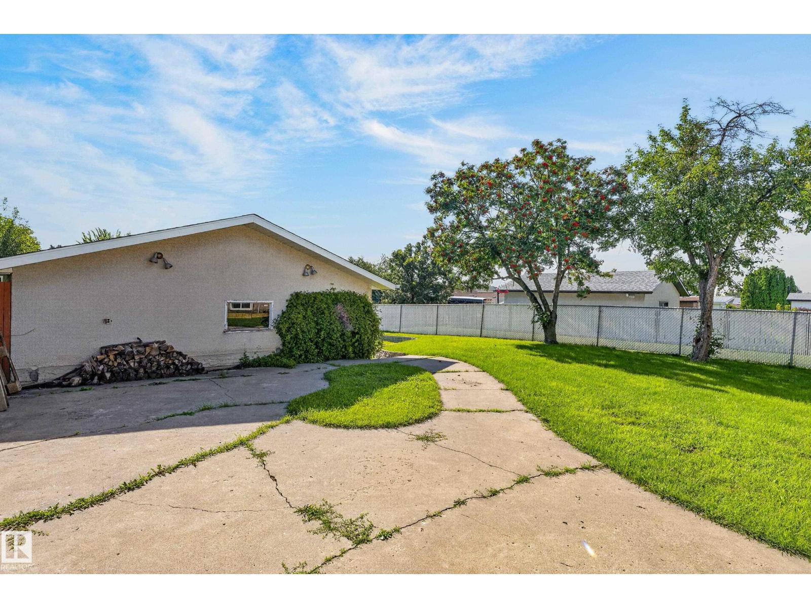 13903 87 ST NW - 41