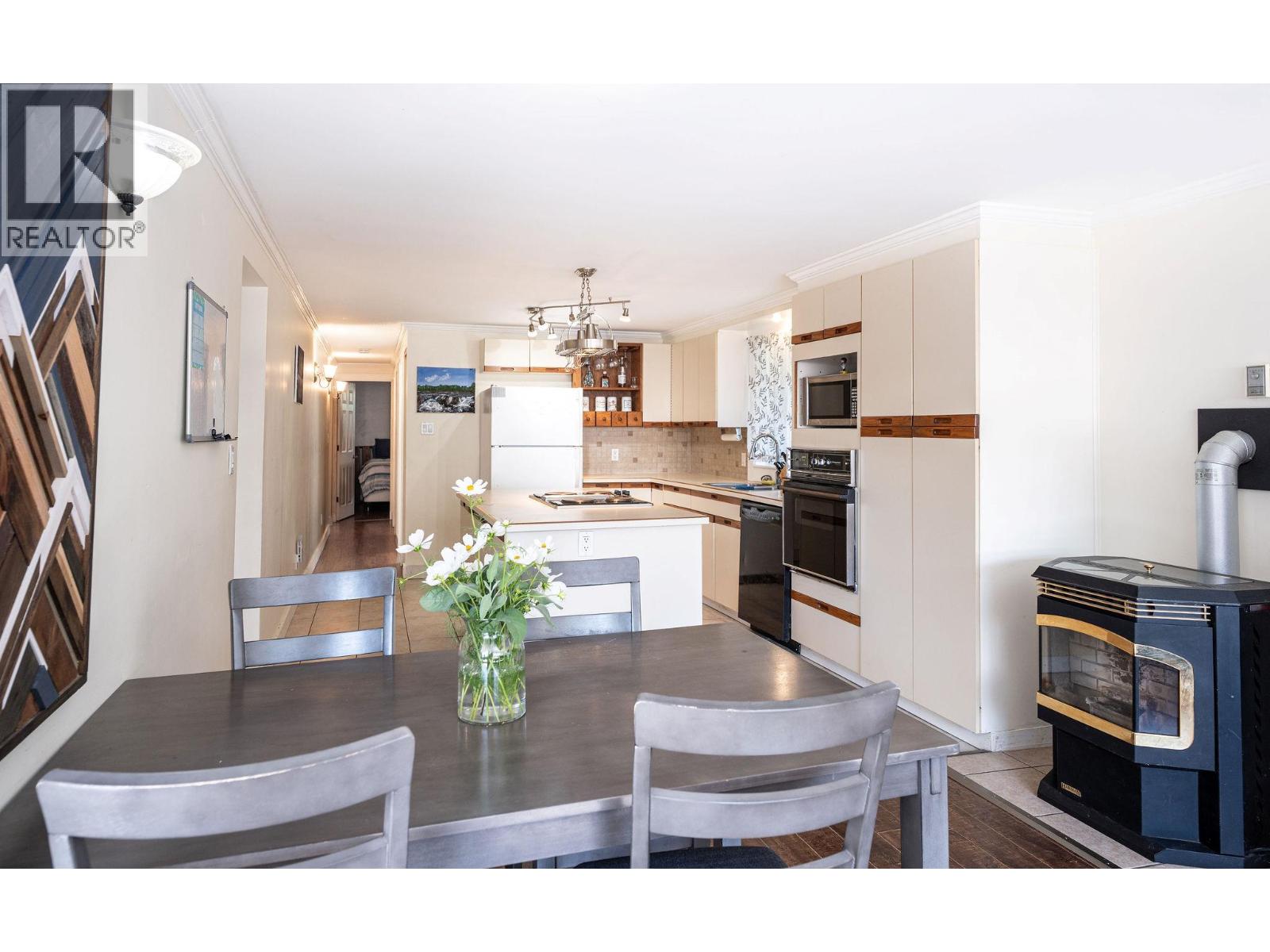#2 1204 Maplewood Street - 9