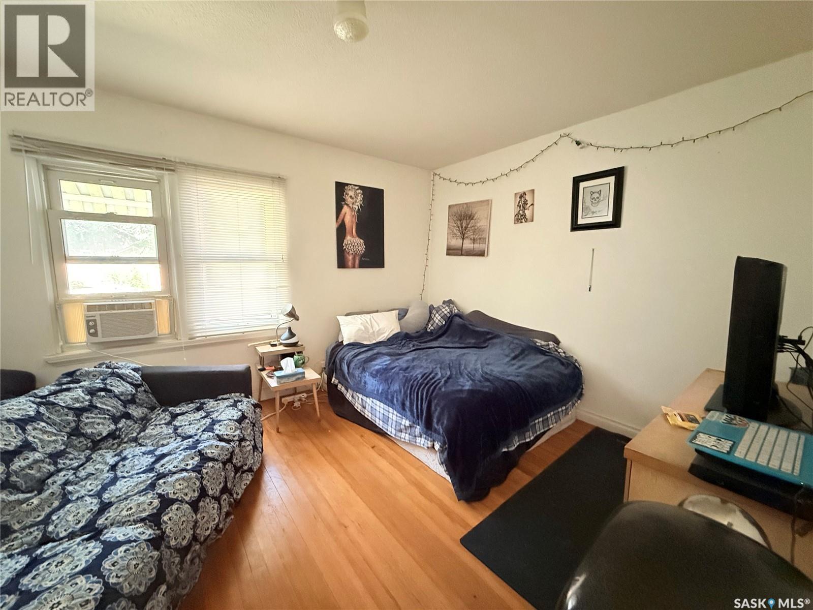 555 2nd STREET E - Image 11