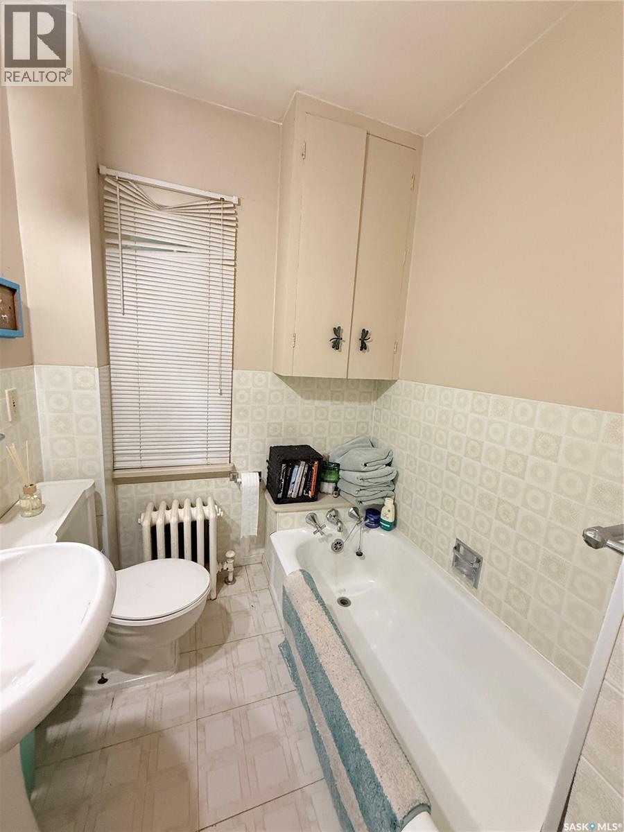 555 2nd STREET E - 8