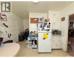 555 2nd Street E, Shaunavon, SK S0N2M0 Photo 13