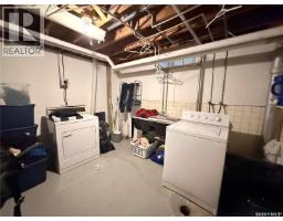 555 2nd Street E, Shaunavon, SK S0N2M0 Photo 17