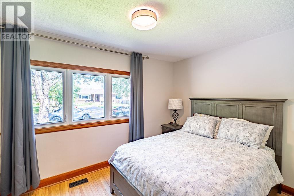 637 Hyde Park AVE - 11