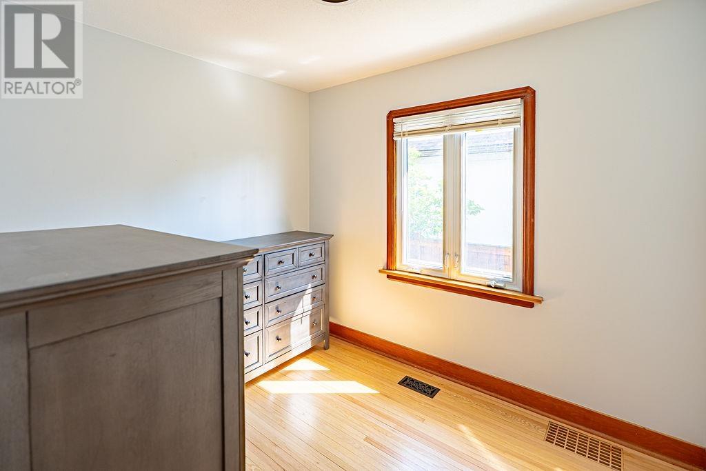 637 Hyde Park AVE - 14