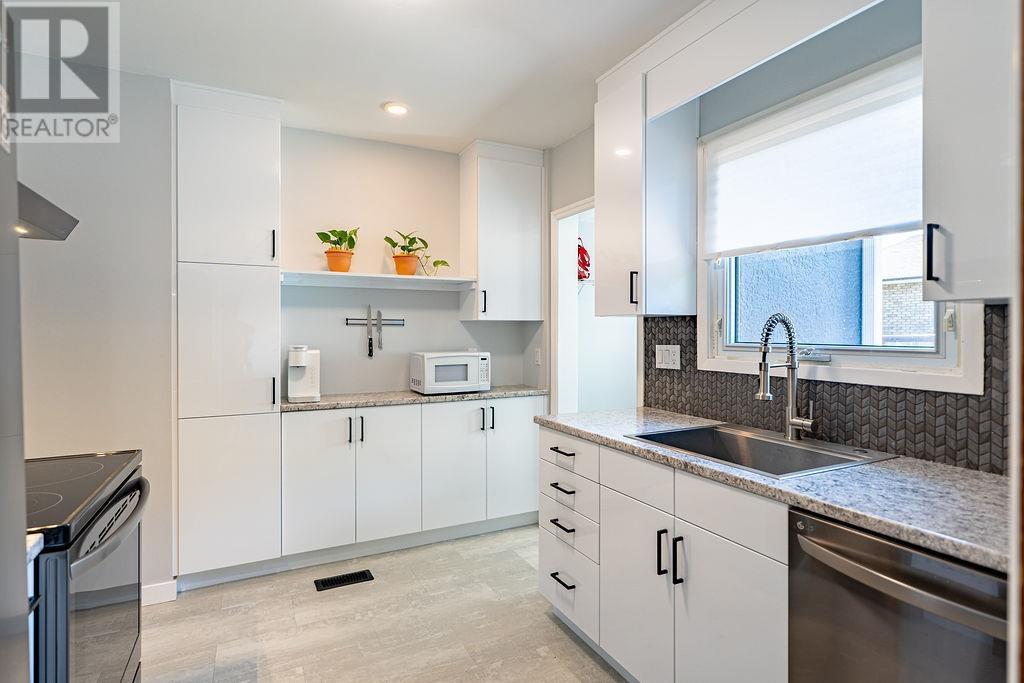 637 Hyde Park AVE - 2