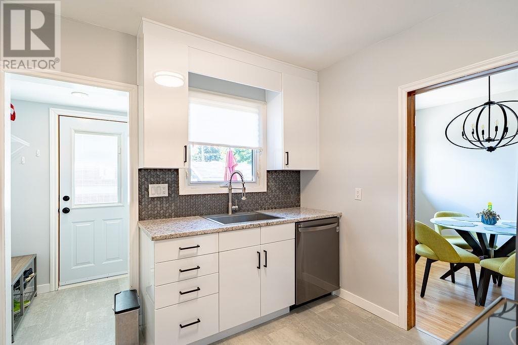 637 Hyde Park AVE - Image 5