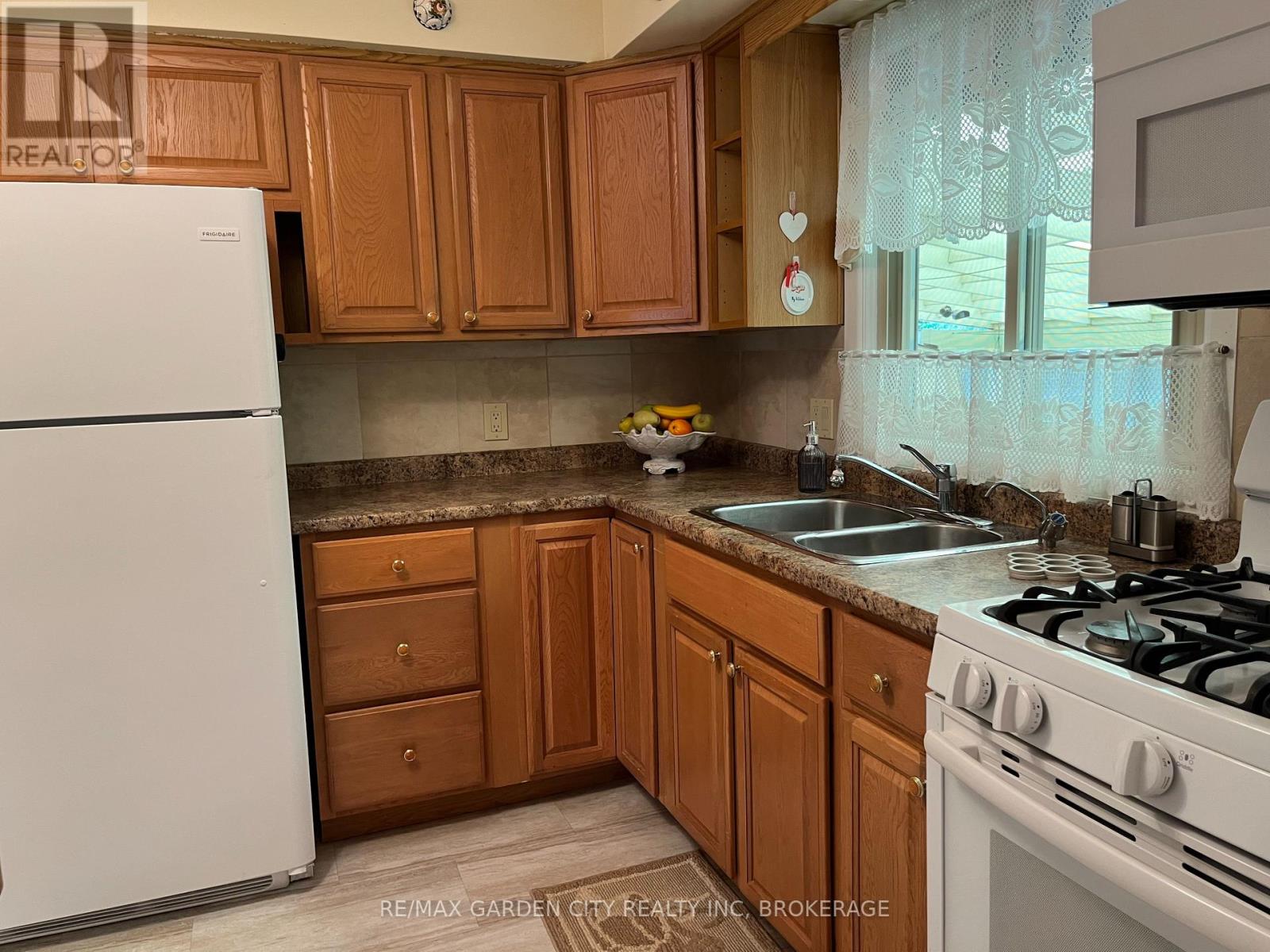 205 RYKERT STREET - 4