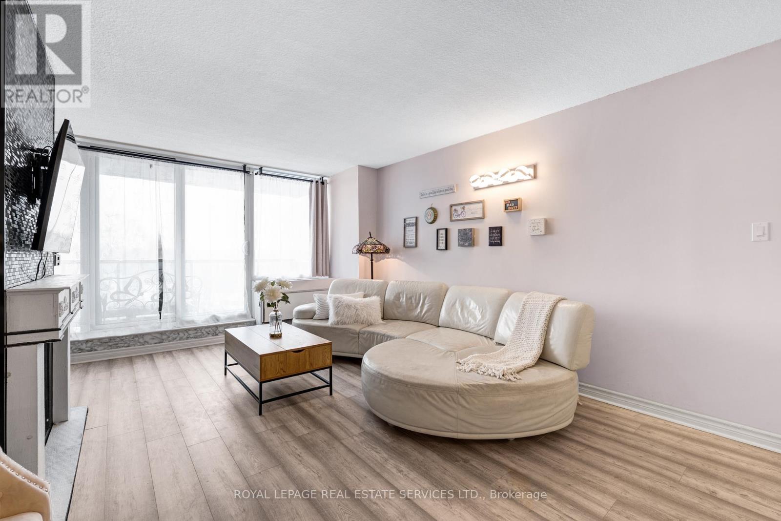 #605 20 SPEERS ROAD - 14