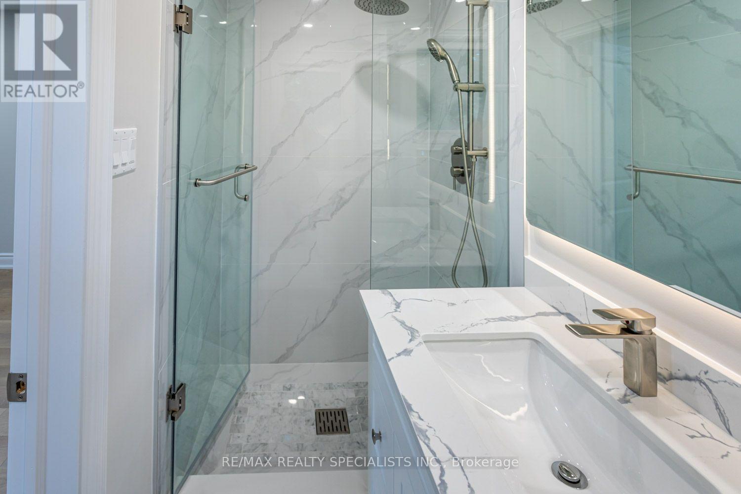 22 HEATHVIEW AVENUE - 21