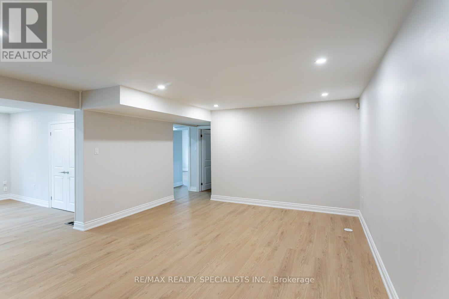 22 HEATHVIEW AVENUE - 25