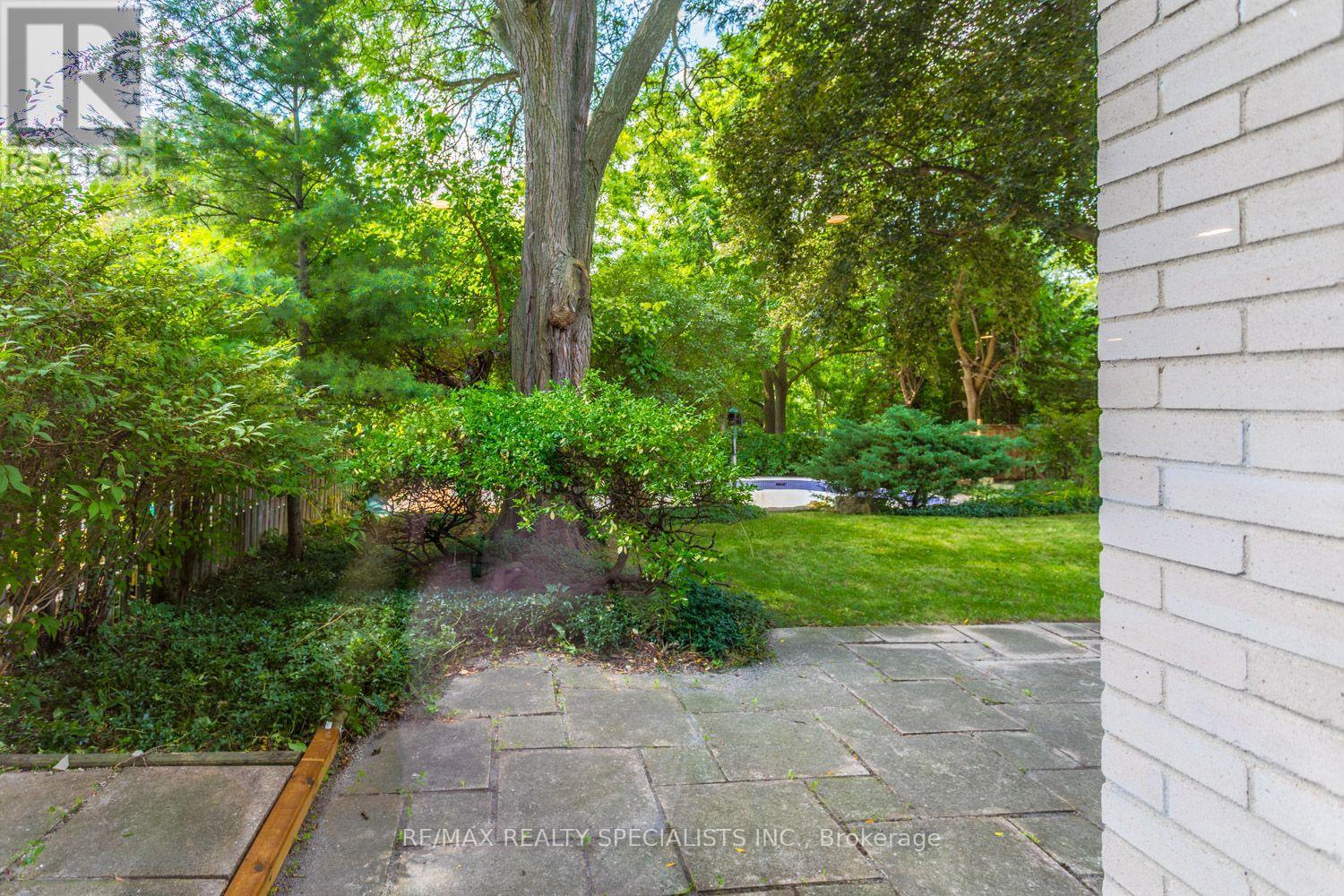22 HEATHVIEW AVENUE - 48