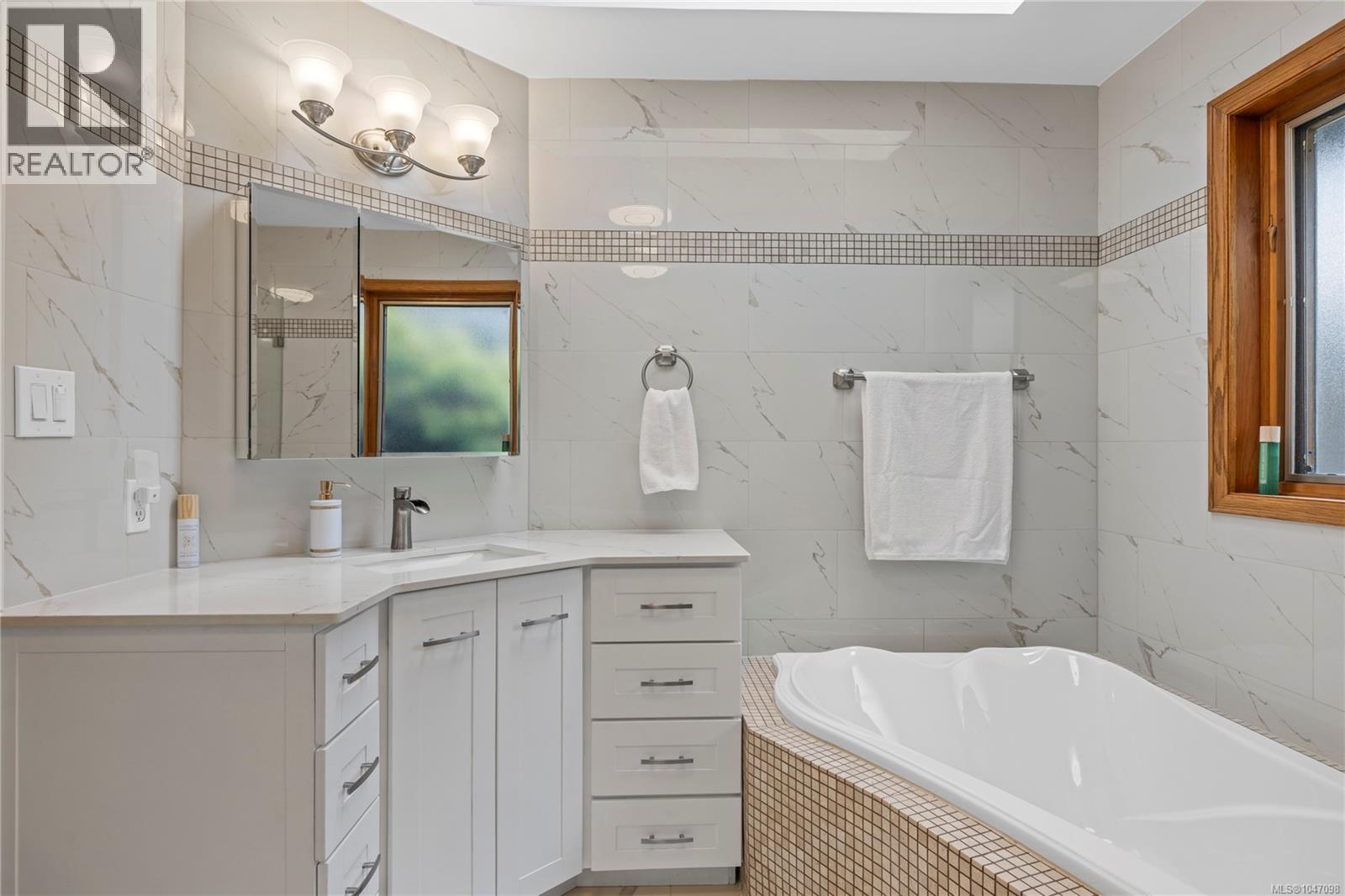 5213 Fillinger Cres - Image 32