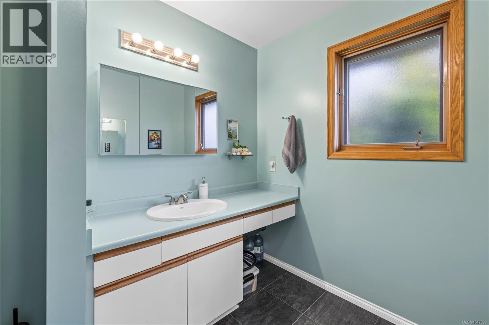 5213 Fillinger Cres - Image 45