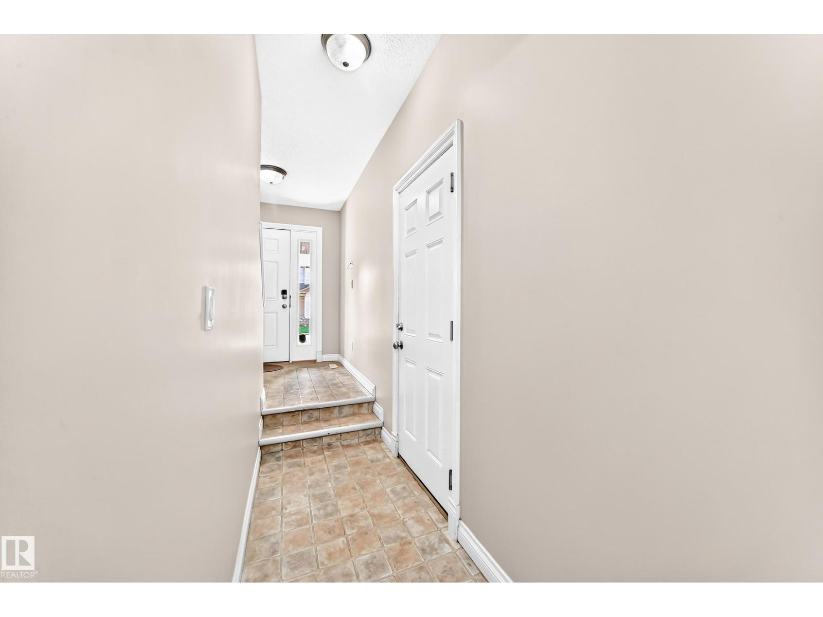 #54 12050 17 AV SW - Image 35