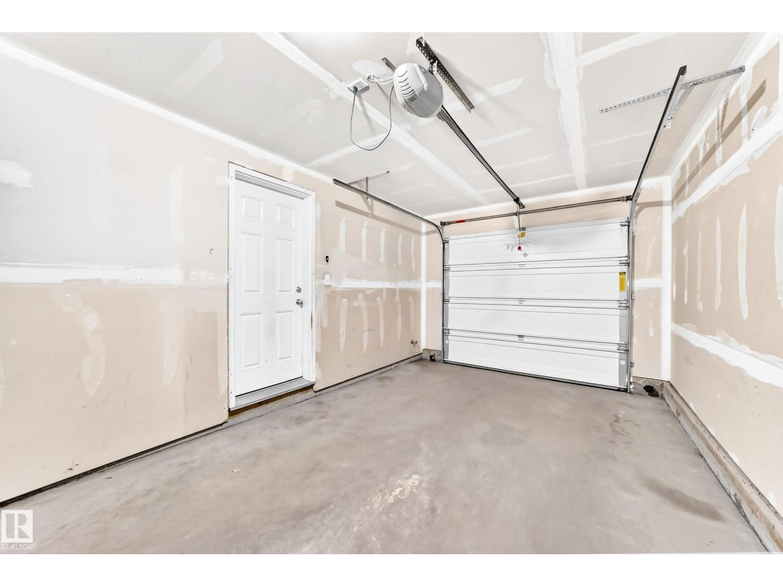 #54 12050 17 AV SW - Image 36