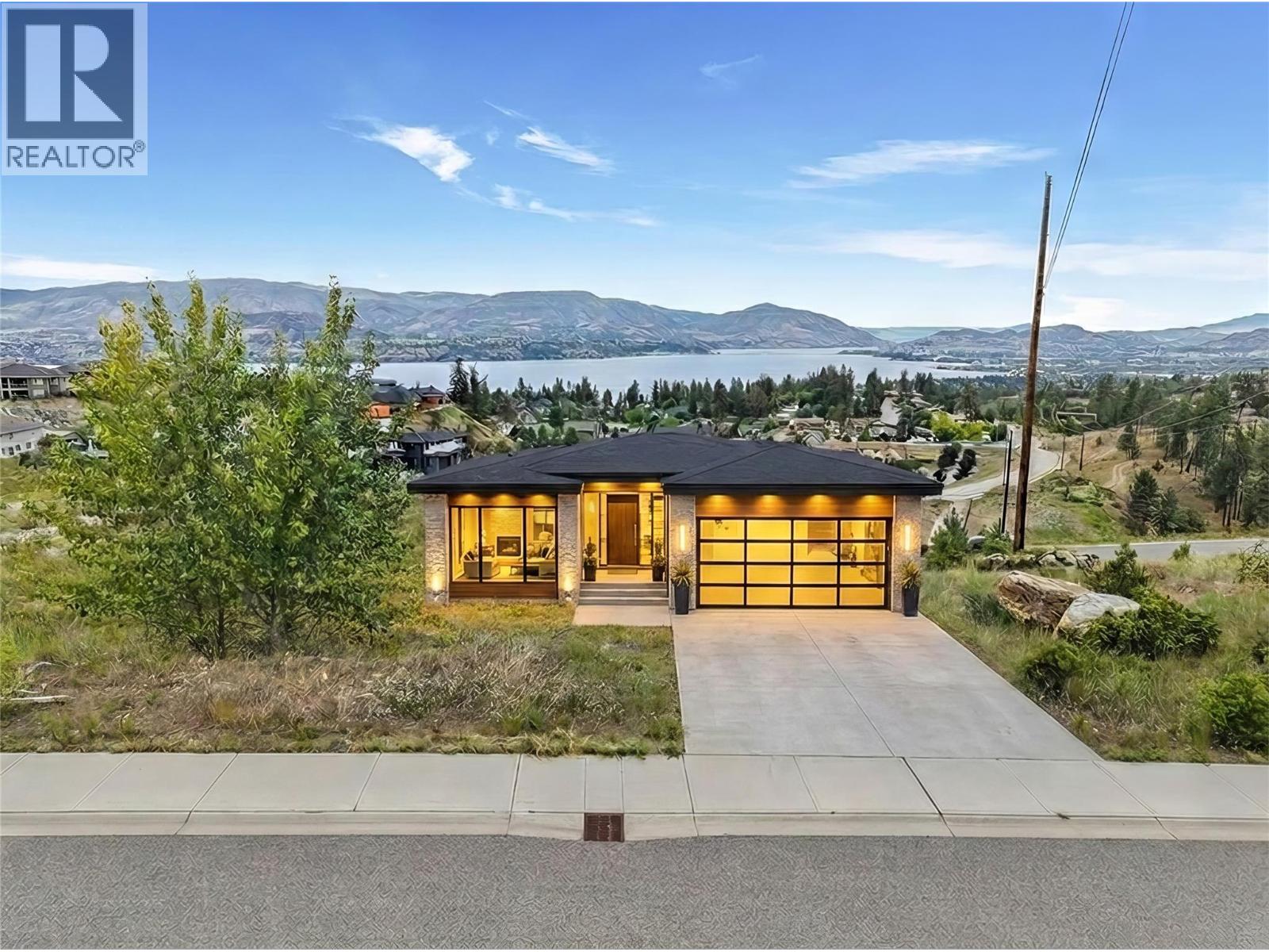  523 Trumpeter Road, Kelowna