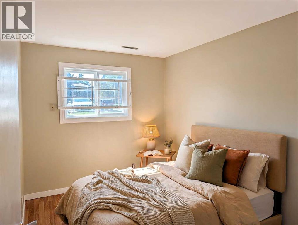 #35 5 Acadia Road W - 16
