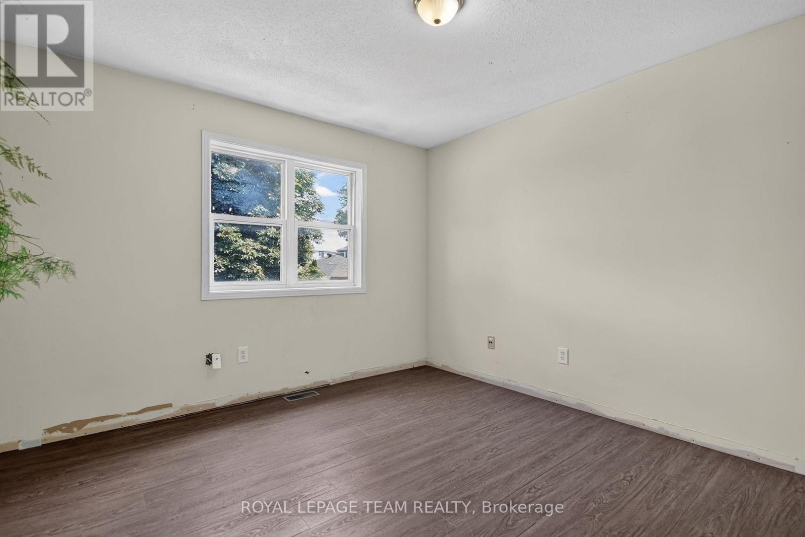3 Bed, 3 Bath House for Sale in Ottawa – 46 MIKA STREET, Ottawa – MLS# X13683528 - Image 33