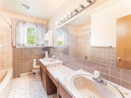 425 Boreham Boulevard, Winnipeg, MB R3P0J9 Photo 34