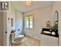 Kitchen - 25 Des Seigneurs Street, Edmundston, NB E3V5B1 Photo 9