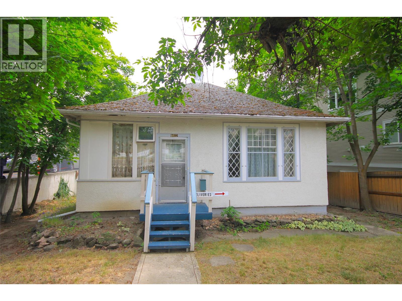 3802 32 Avenue - 1