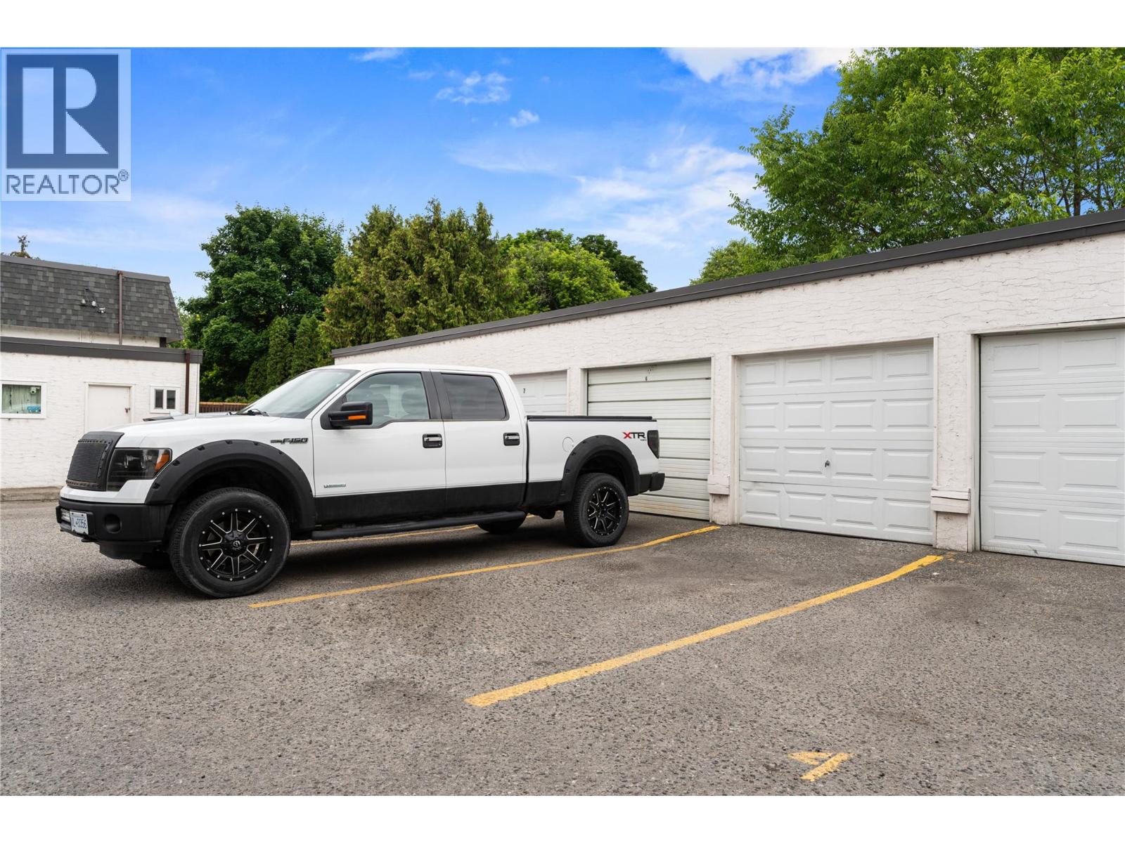 #5 3135 Walnut Street - 37