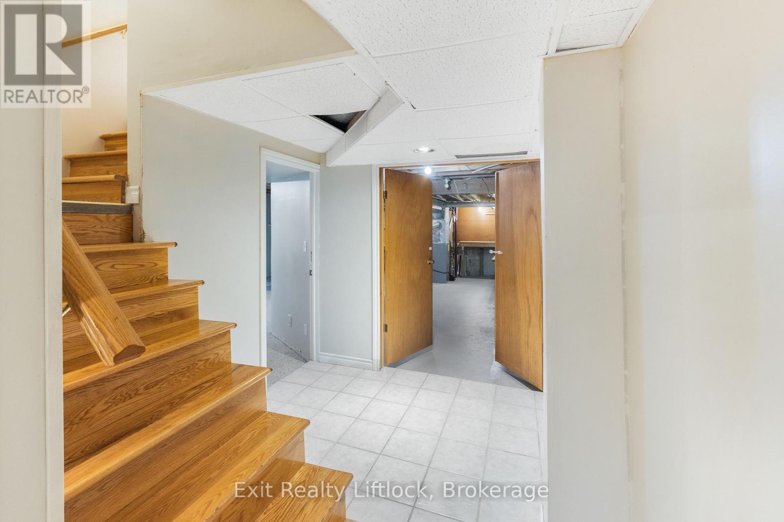 958 SMITHSIDE COURT - Image 41