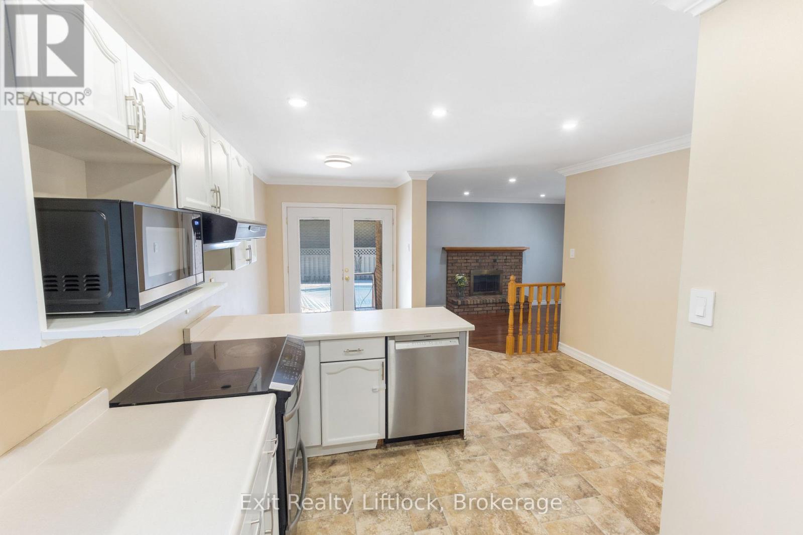 958 SMITHSIDE COURT - Image 9