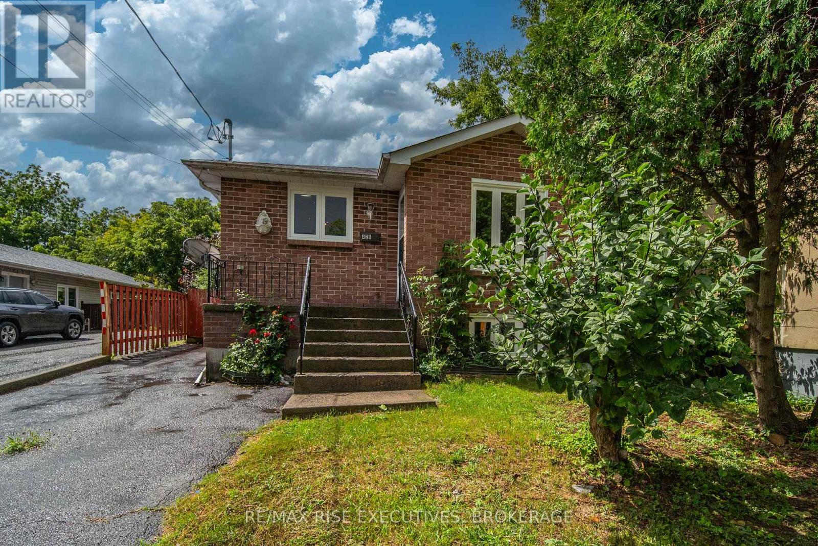 426 MONTREAL STREET - 2