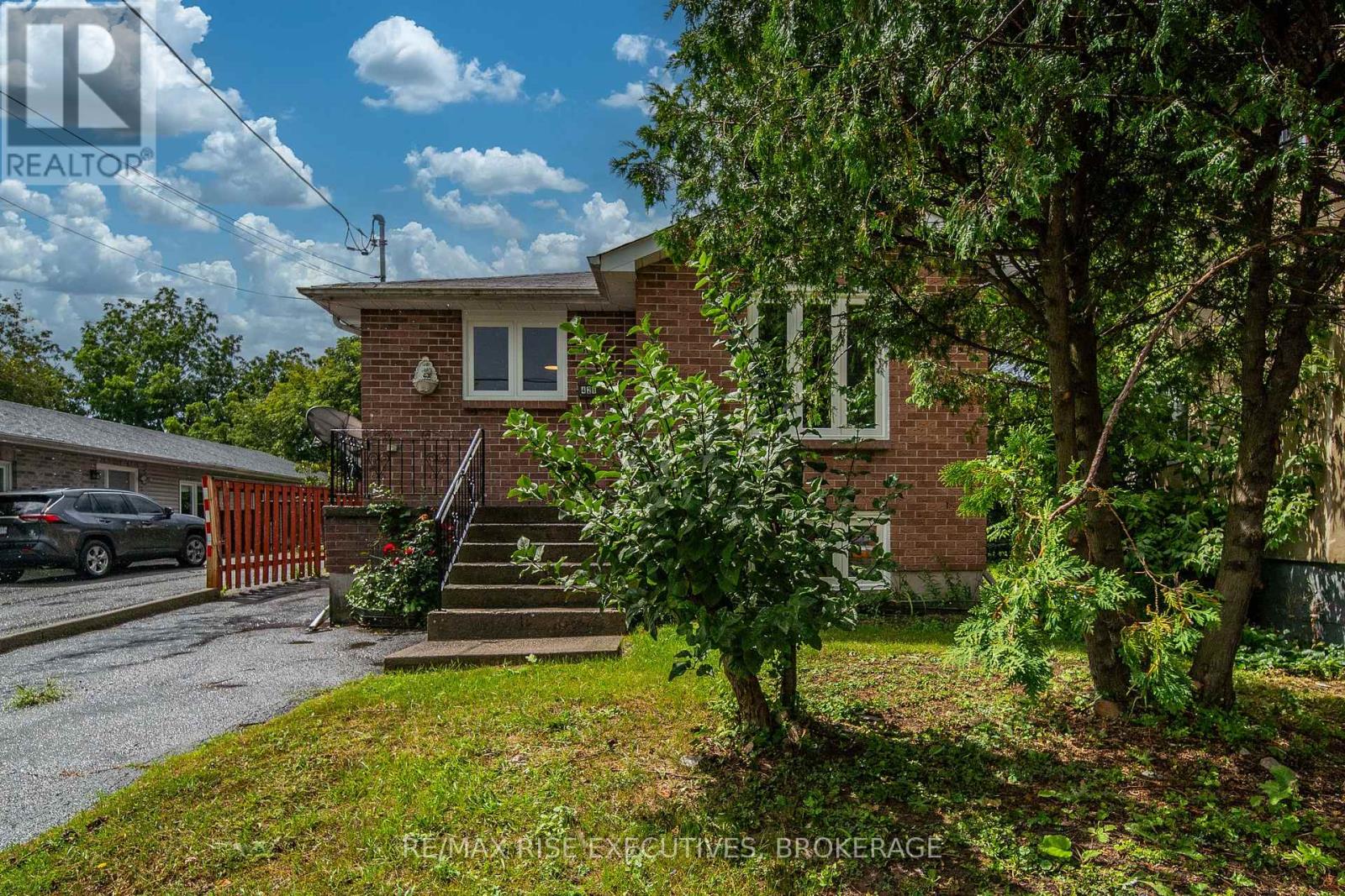 426 MONTREAL STREET - Image 3