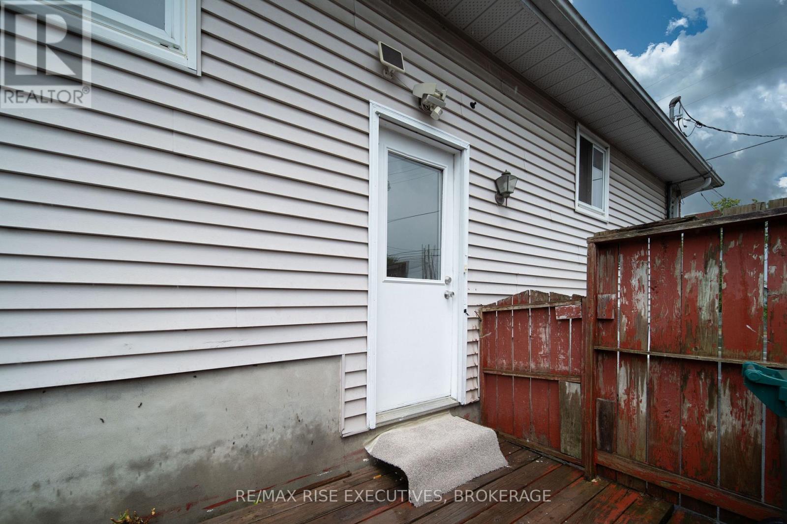 426 MONTREAL STREET - Image 40