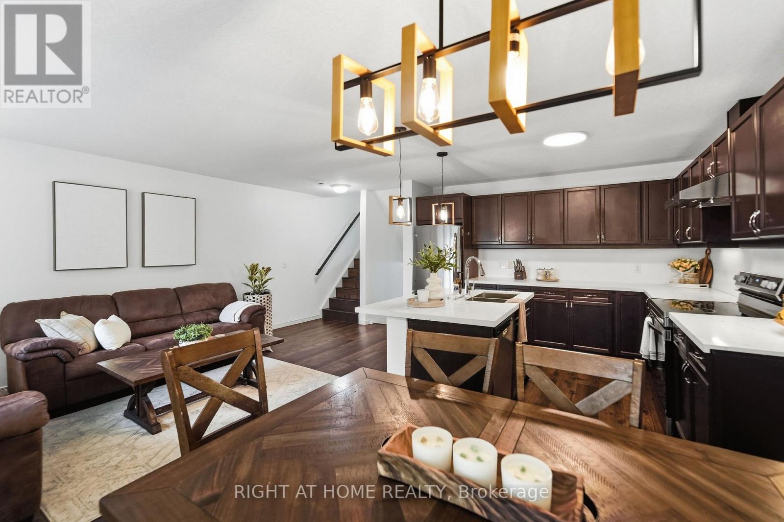 #7 582 HYDE PARK ROAD - 10