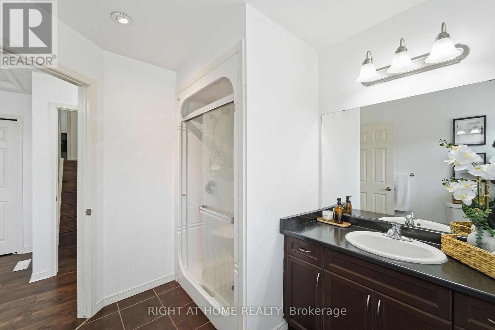 #7 582 HYDE PARK ROAD - Image 16