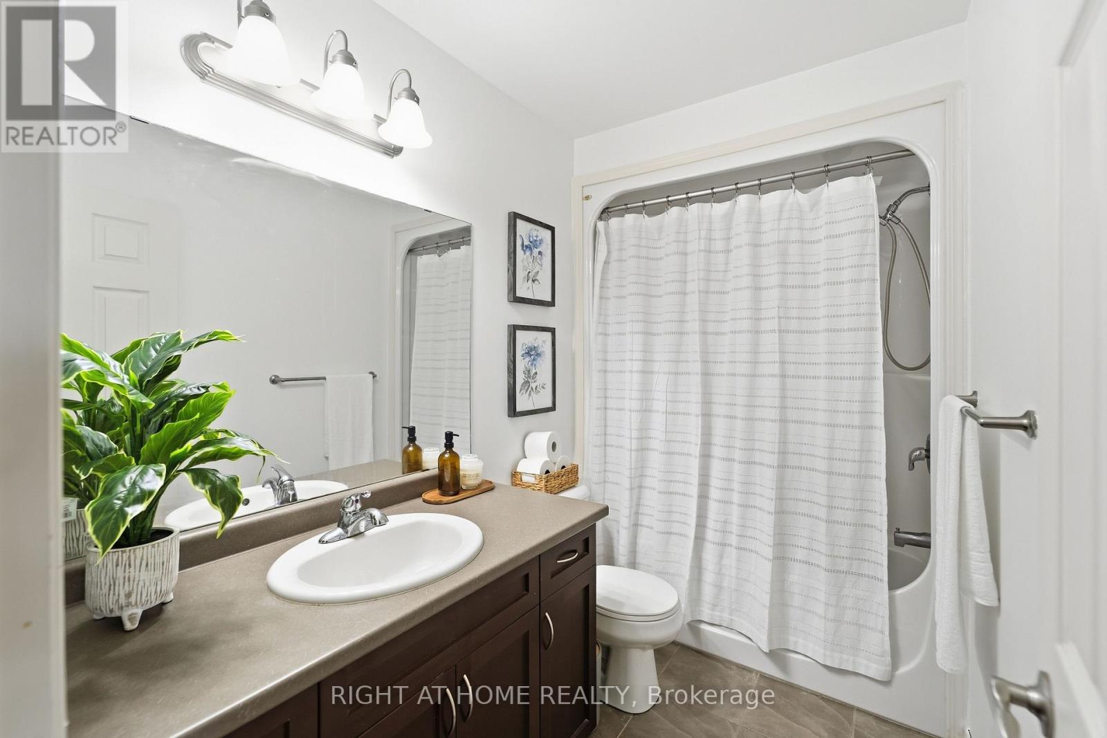 #7 582 HYDE PARK ROAD - 17