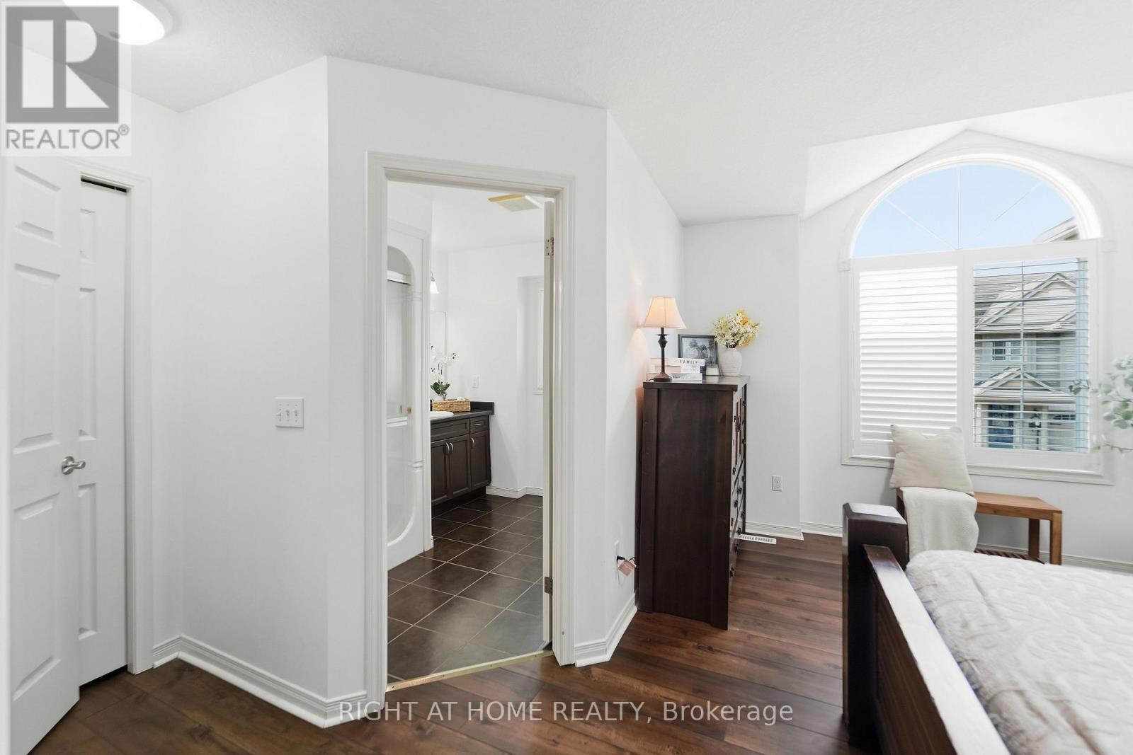 #7 582 HYDE PARK ROAD - Image 18