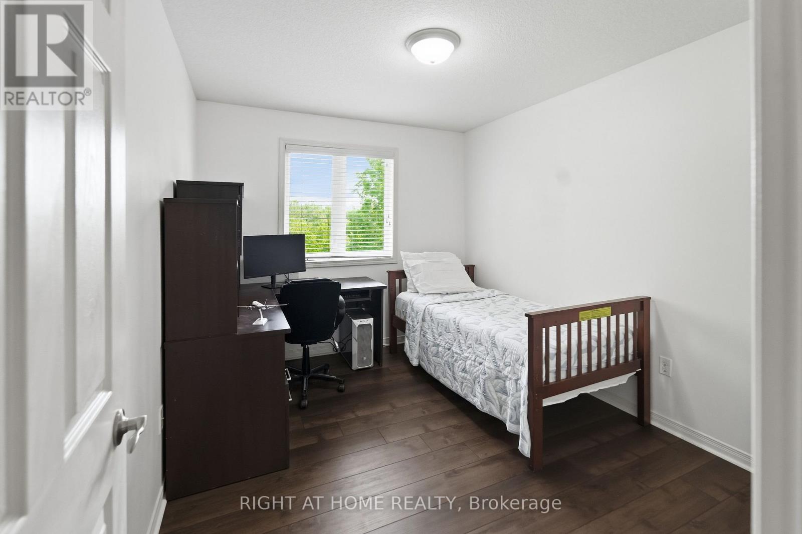 #7 582 HYDE PARK ROAD - 21