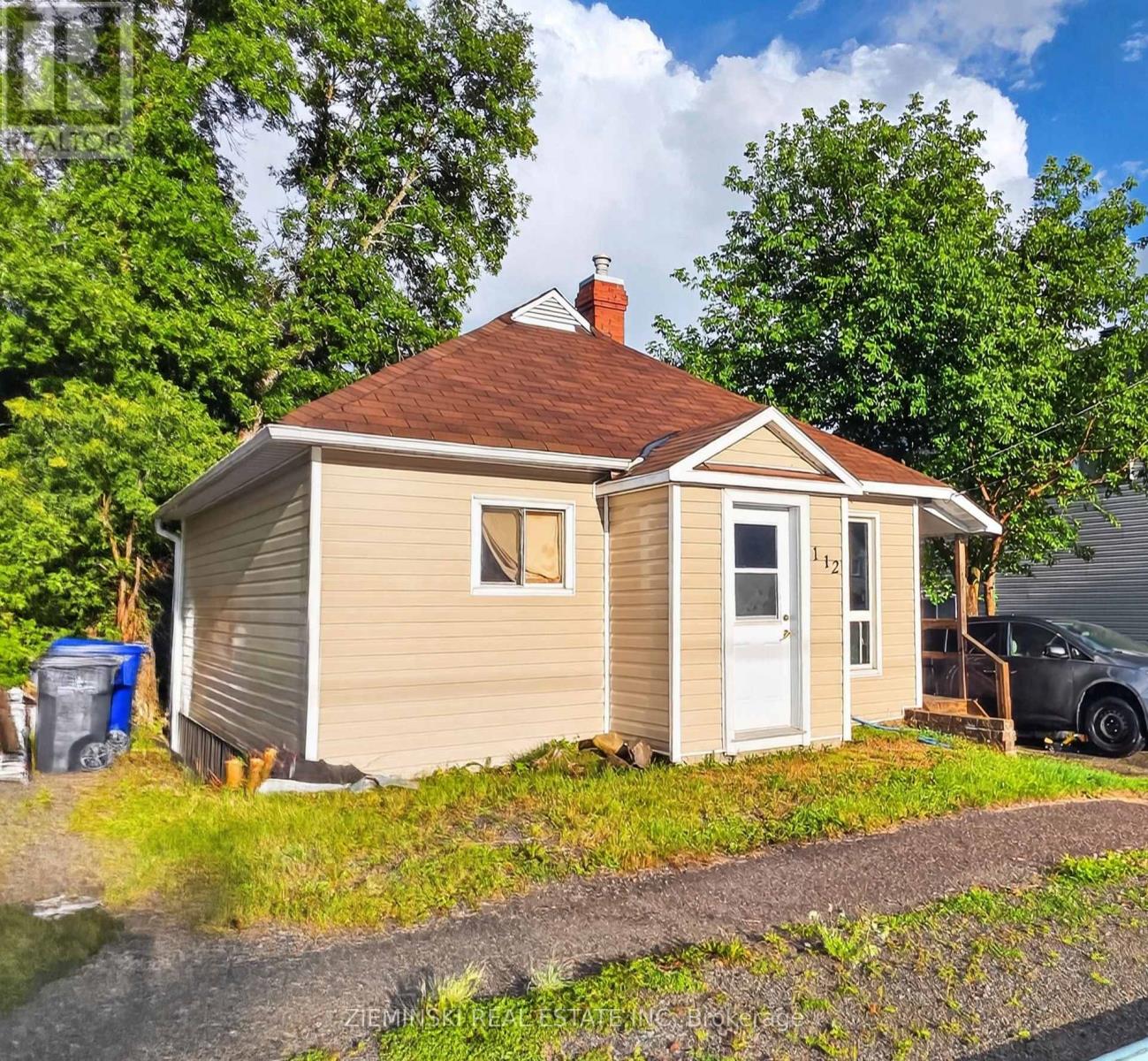 112 DUNCAN AVENUE S - 1