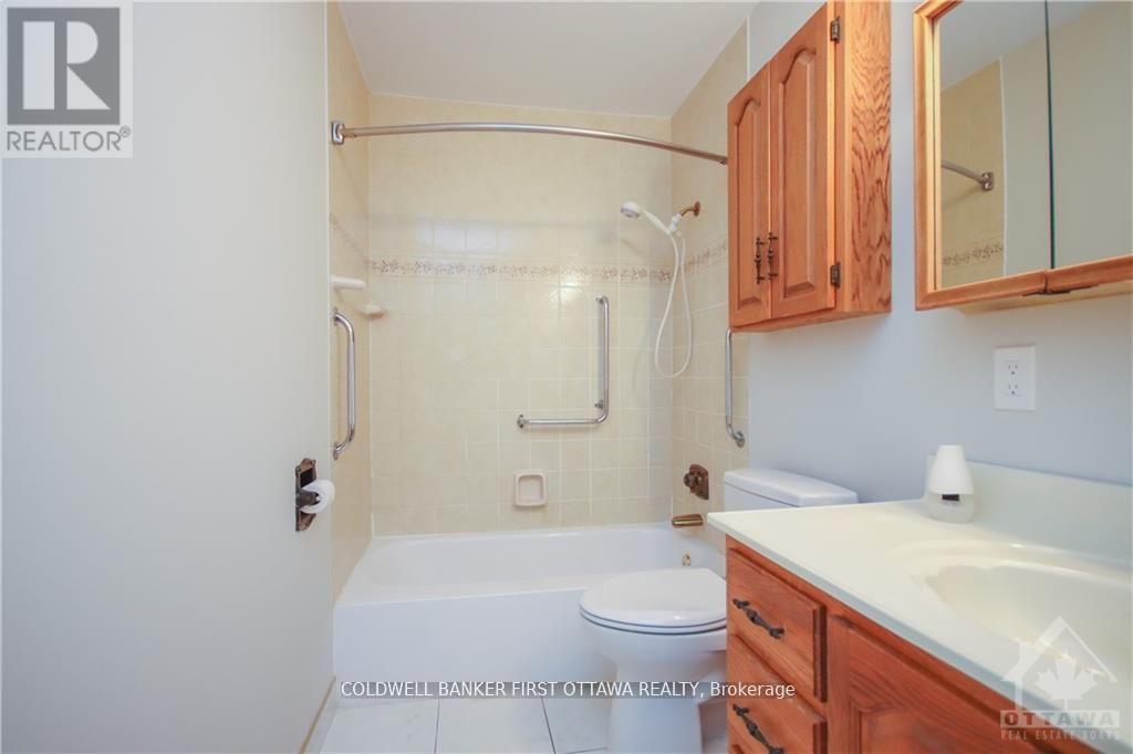 3 Bed, 2 Bath House for Rent in Ottawa – 74 HILLIARD AVENUE, Ottawa – MLS# X13683614 - Image 17