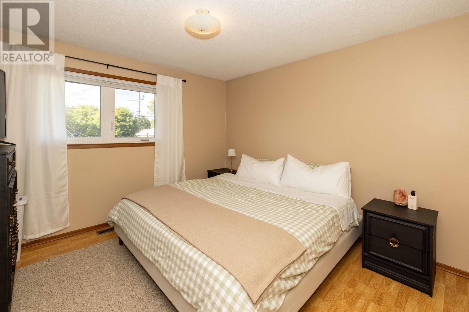 115 Mary ST E - Image 12