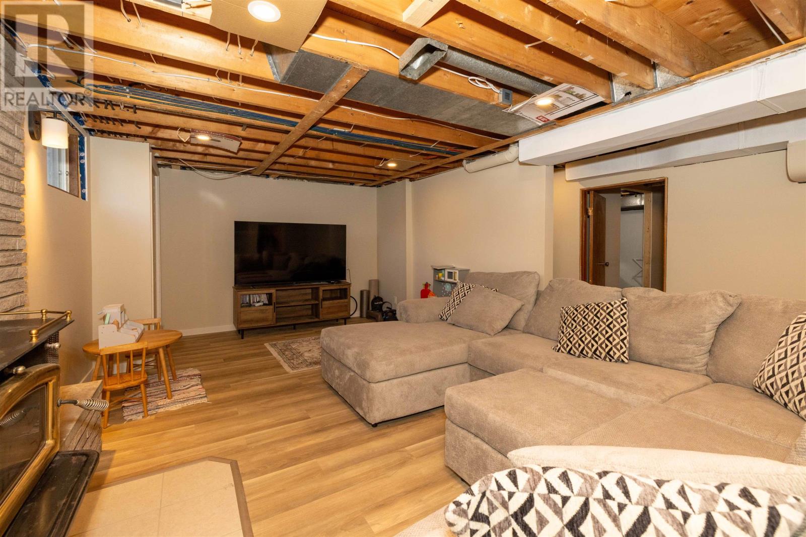 115 Mary ST E - 18