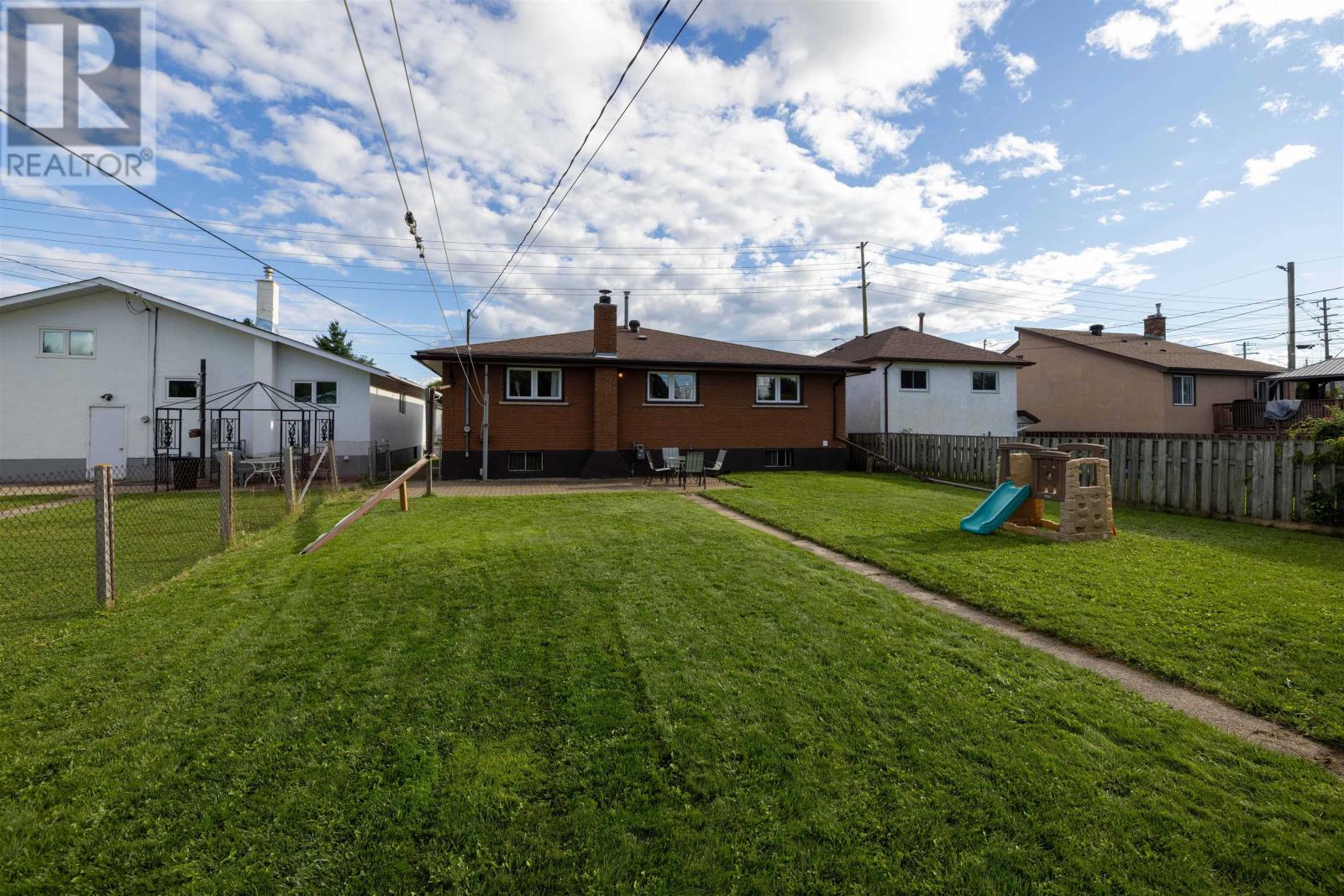 115 Mary ST E - 27